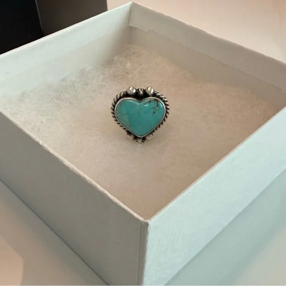 Native America Navajo Sterling Silver Kingman Turquoise Heart Ring